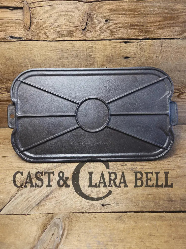 Great Daily User! 1950’s Era Wagner Ware 17 inch Cast Iron Long Griddle. Ready to make pancakes! Skillet