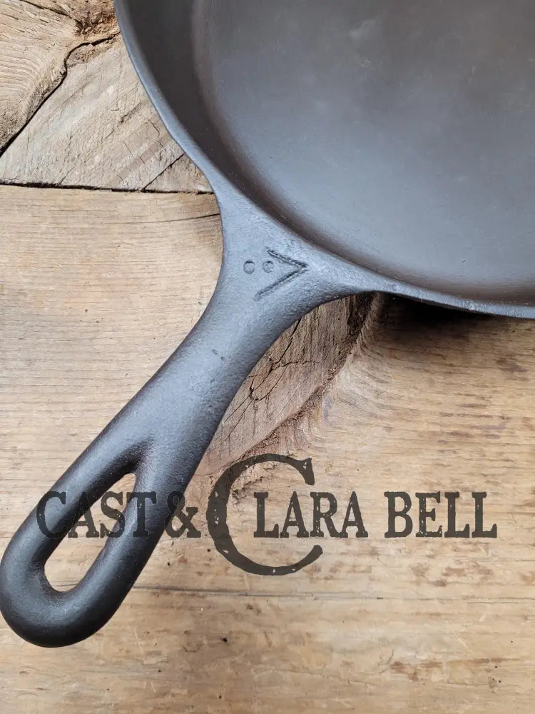 Great Daily User Mystery #7 Skillet With Flat Smooth Bottom. Handles Beautifully Fantastic Pan To