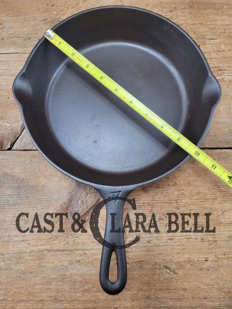 Great Daily User Mystery #7 Skillet With Flat Smooth Bottom. Handles Beautifully Fantastic Pan To