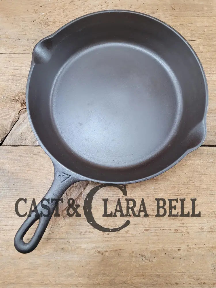 Great Daily User Mystery #7 Skillet With Flat Smooth Bottom. Handles Beautifully Fantastic Pan To