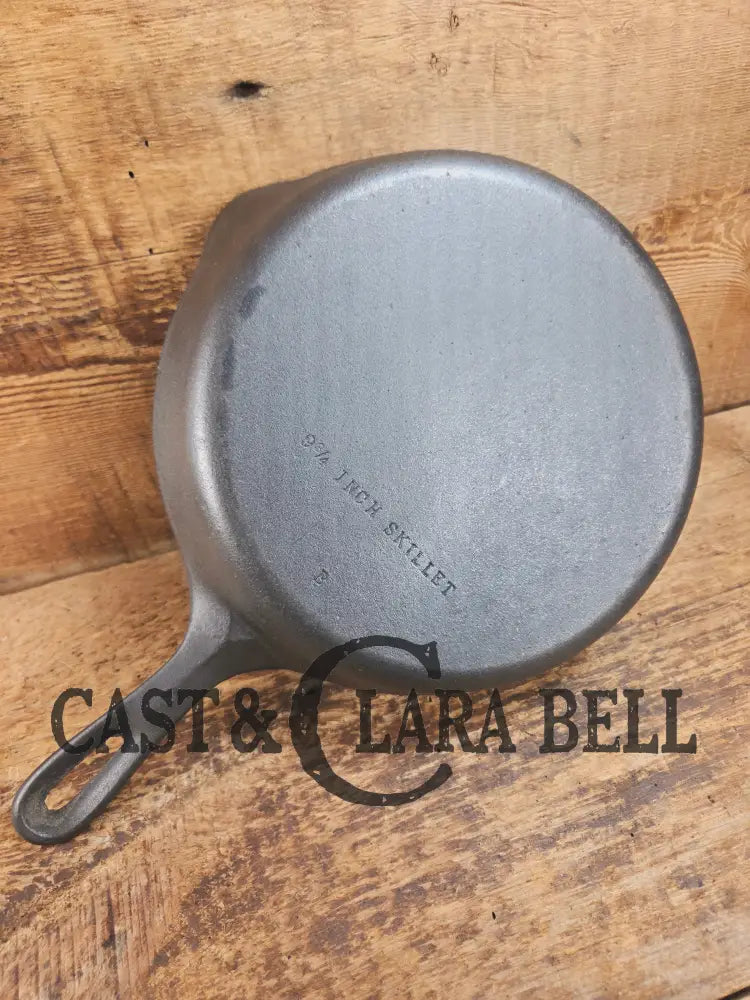 Great every day pan or first skillet. 1940s era Wagner made #7 Skillet with Smooth Bottom 9 3/4 Inches Skillet