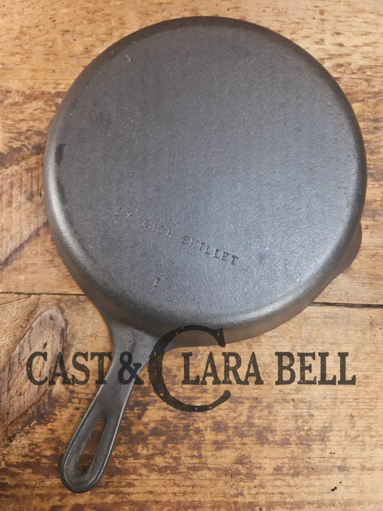 Great every day pan or first skillet. 1940s era Wagner made #7 Skillet with Smooth Bottom 9 3/4 Inches Skillet