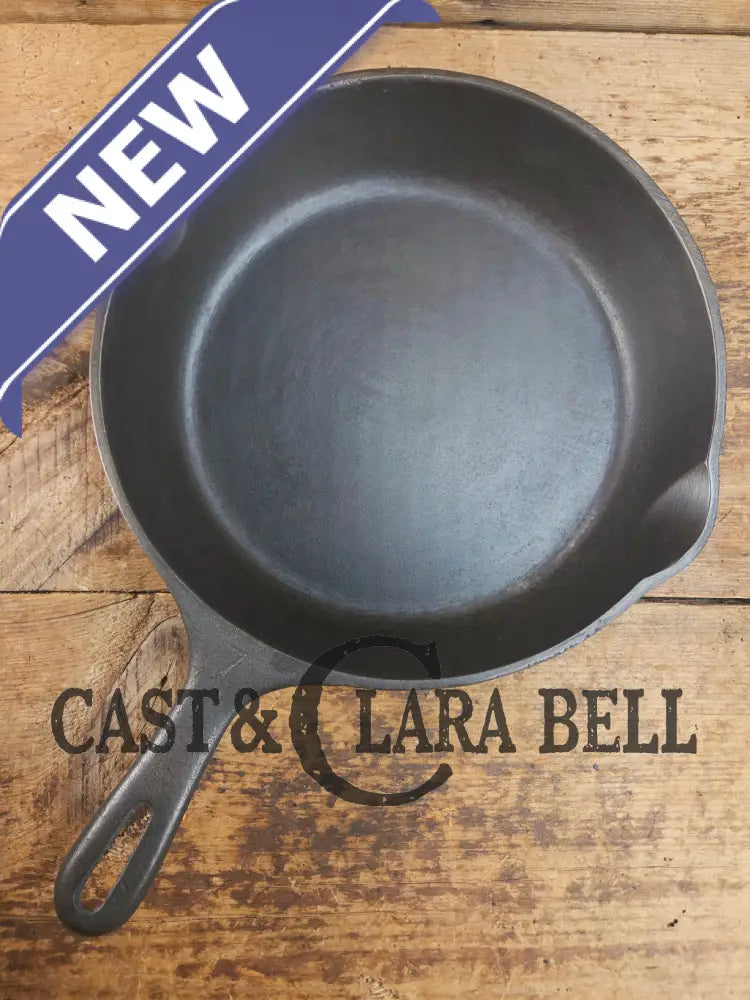 Great every day pan or first skillet. 1940s era Wagner made #7 Skillet with Smooth Bottom 9 3/4 Inches Skillet