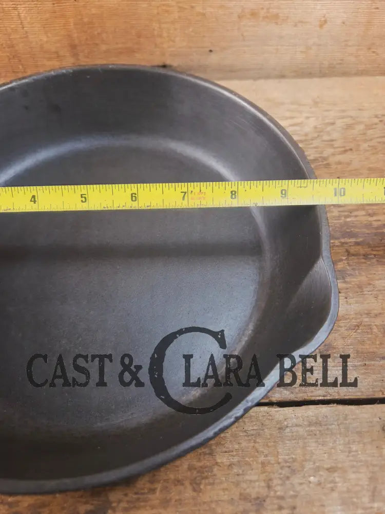 Great every day pan or first skillet. 1940s era Wagner made #7 Skillet with Smooth Bottom 9 3/4 Inches Skillet