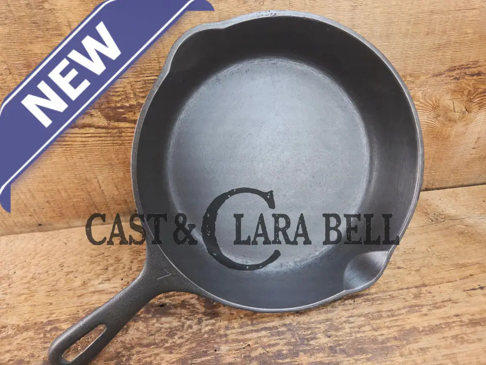 Great every day pan or first skillet. 1940s era Wagner made #7 Skillet with Smooth Bottom 9 3/4 Inches Skillet