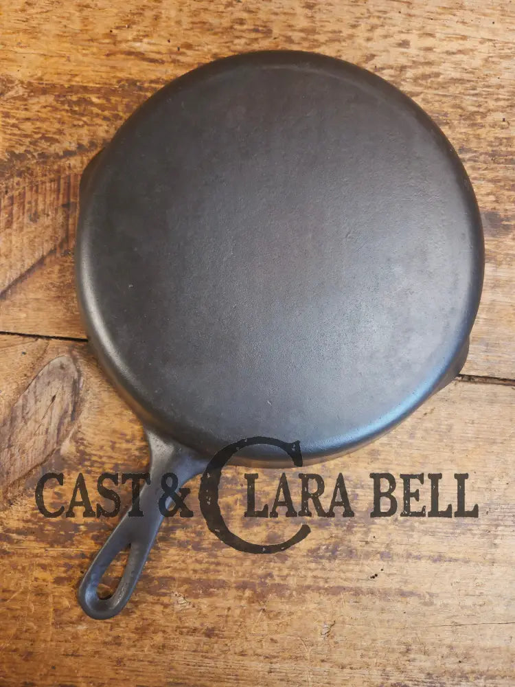 Great every day pan or first skillet. 1940s era Wagner made #8 Skillet with Smooth Bottom - Skillet
