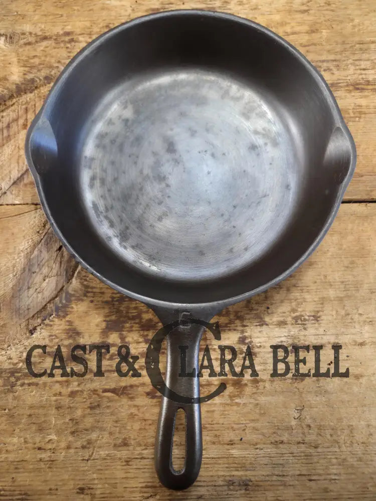 Great every day pan or first skillet. 1940s era Wagner made Griswold #6 Skillet with Smooth Bottom 9 Inches Skillet