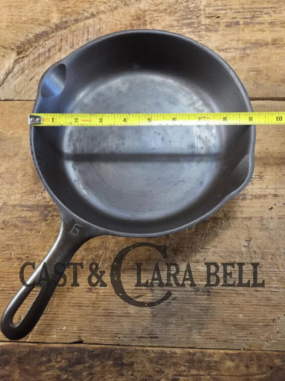 Great every day pan or first skillet. 1940s era Wagner made Griswold #6 Skillet with Smooth Bottom 9 Inches Skillet