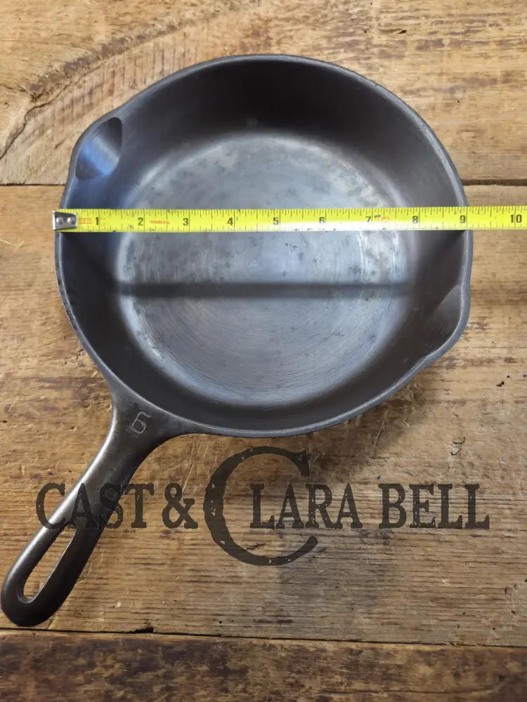 Great every day pan or first skillet. 1940s era Wagner made Griswold #6 Skillet with Smooth Bottom 9 Inches Skillet