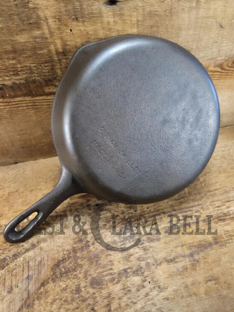 Great every day pan or first skillet. 1940s era Wagner made Griswold #6 Skillet with Smooth Bottom 9 Inches Skillet