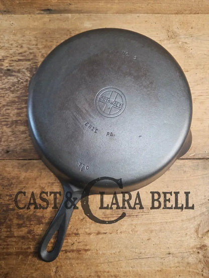GREAT everyday skillet! Big 1930’s era Griswold #9 Cast Iron Skillet with Small Block Logo 710 Skillet
