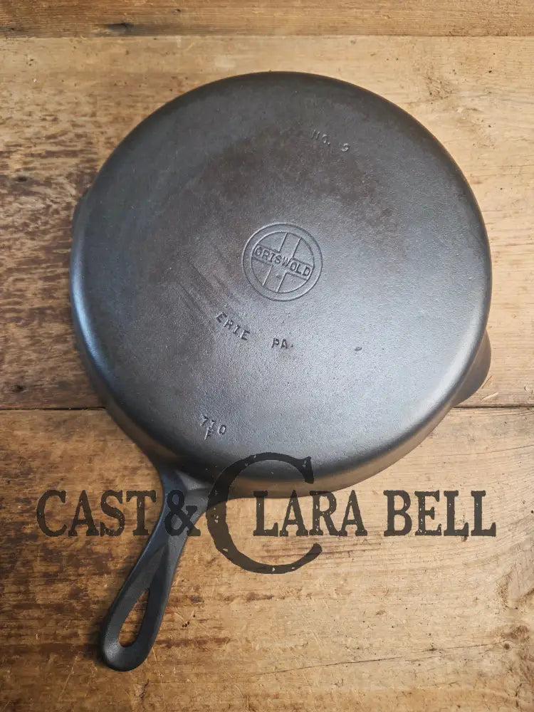 GREAT everyday skillet! Big 1930’s era Griswold #9 Cast Iron Skillet with Small Block Logo 710 Skillet