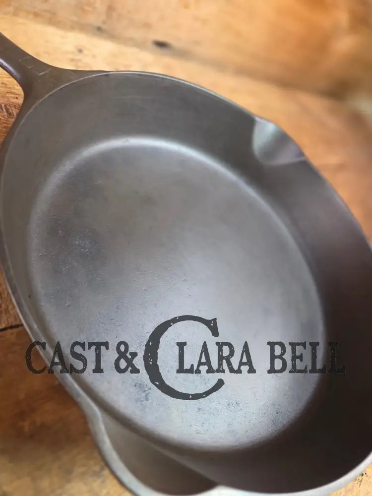 GREAT everyday skillet! Big 1930’s era Griswold #9 Cast Iron Skillet with Small Block Logo 710 Skillet