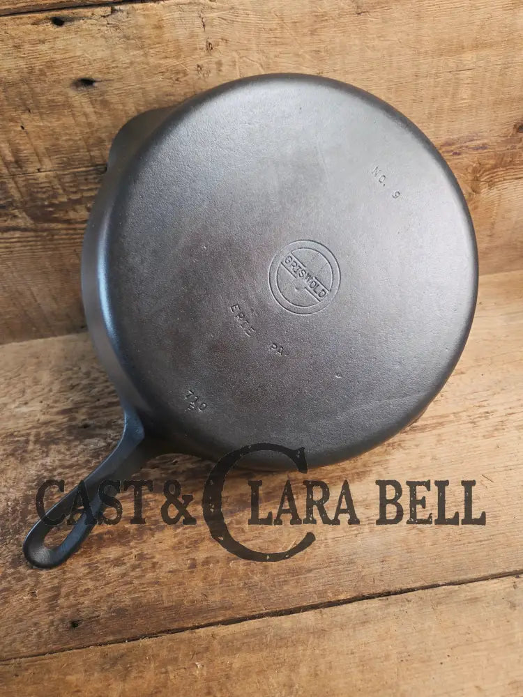 GREAT everyday skillet! Big 1930’s era Griswold #9 Cast Iron Skillet with Small Block Logo 710 Skillet