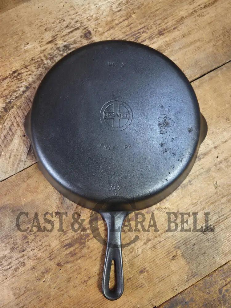 GREAT everyday skillet! Big 1930’s era Griswold #9 Cast Iron Skillet with Small Block Logo 710 Skillet