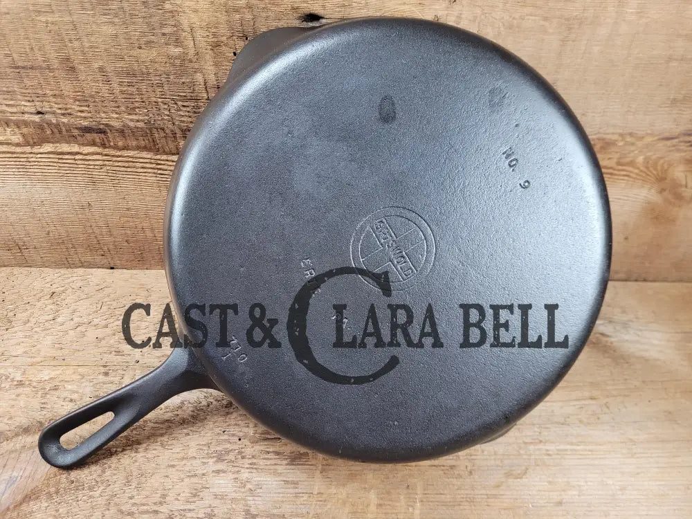 Great Everyday Skillet! Larger 1930’S Era Griswold #9 Cast Iron Skillet With Small Block Logo 710 I