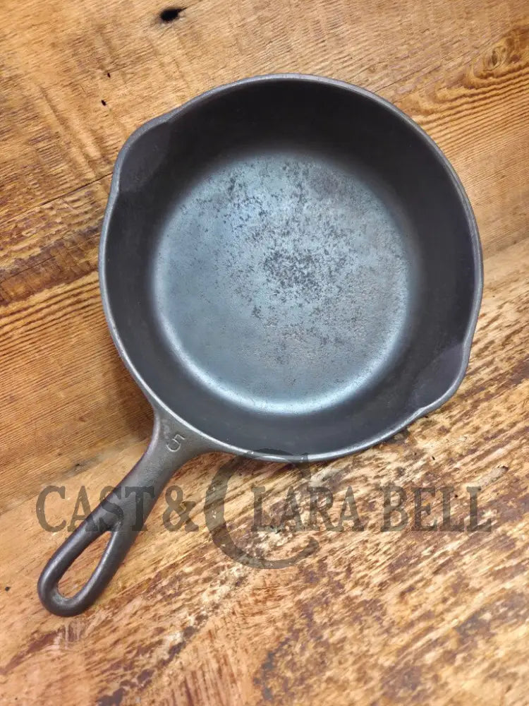 Great first pan! 1930’s Wagner #5 Skillet with Stylized Logo 1055 H Skillet
