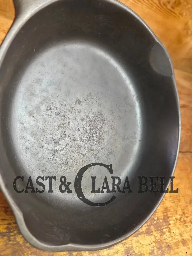 Great first pan! 1930’s Wagner #5 Skillet with Stylized Logo 1055 H Skillet