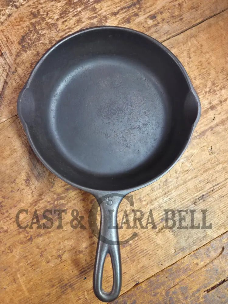 Great first pan! 1930’s Wagner #5 Skillet with Stylized Logo 1055 H Skillet