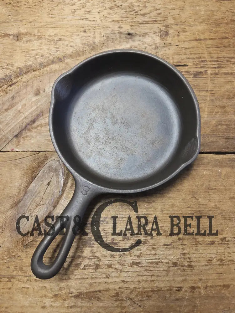 Great Gift! 1930’s Wagner Ware #3 Cast Iron Egg Skillet 1053 Q. Great skillet for kids and for quick small plates SC24