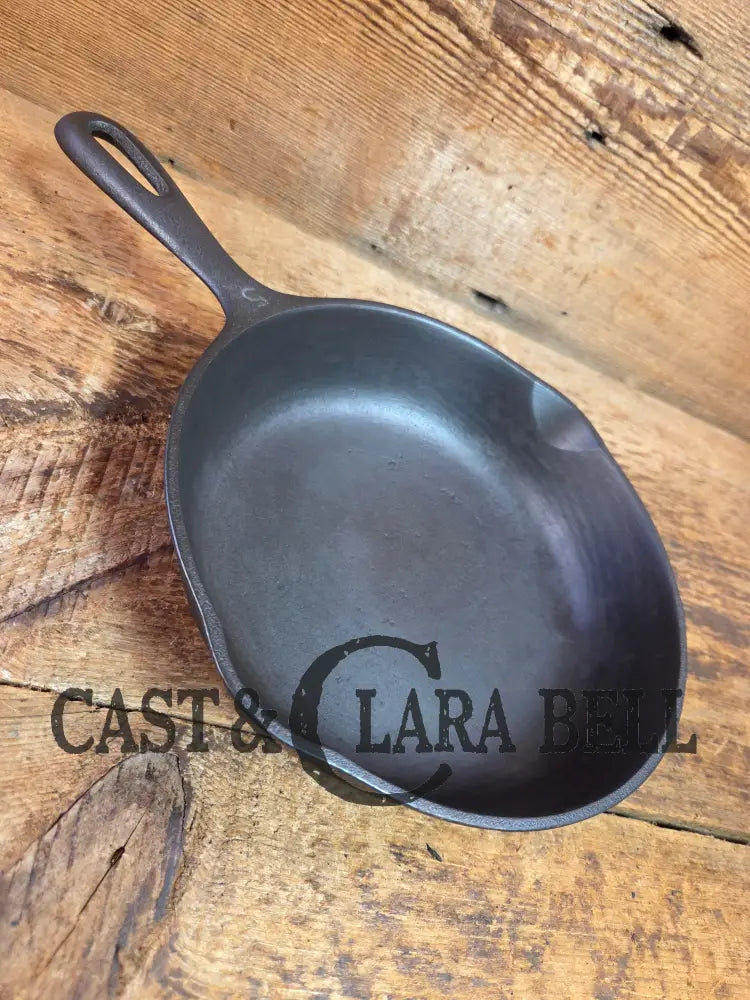 Great gift! 1950’s Era Stylized Wagner #5 Cast Iron Skillet 8 Inches Great Saute pan! - Skillet