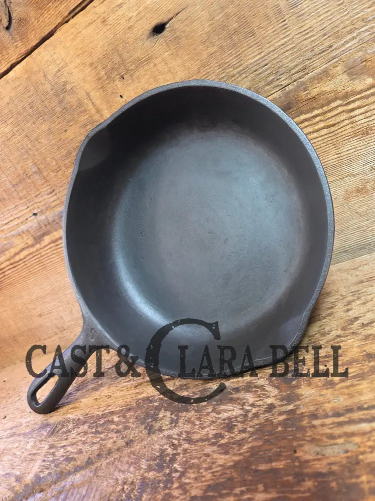 Great gift! 1950’s Era Stylized Wagner #5 Cast Iron Skillet 8 Inches Great Saute pan! - Skillet