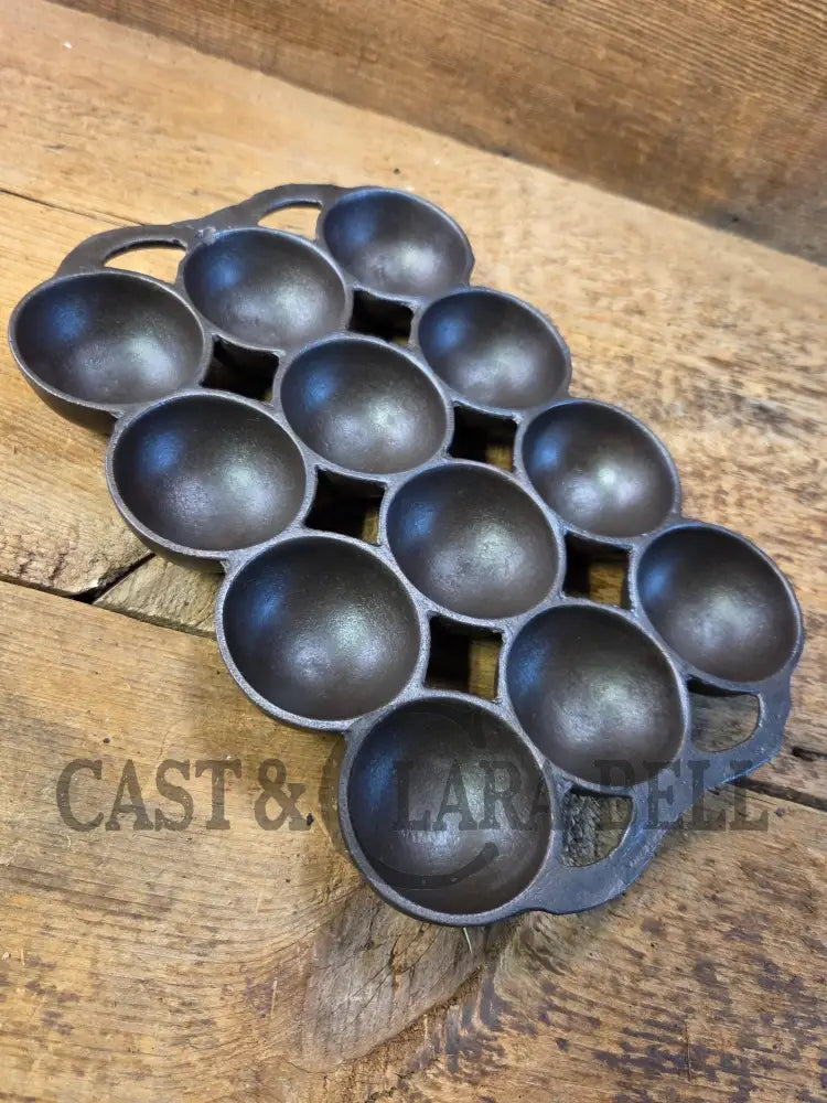 Great gift! 1930’s #9 Wagner ’golf ball’ brownie pan. Open air design gorgeous!