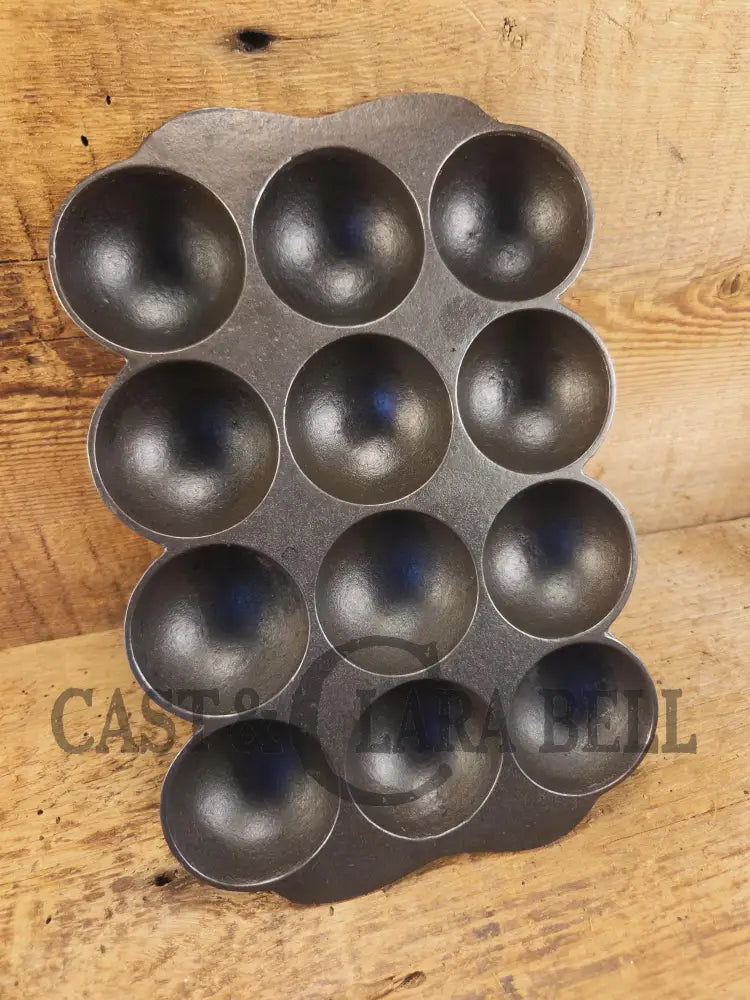 Great gift and tough to find! 1930’s Fully Marked Wagner ’golf ball’ brownie pan. Closed frame ’F’ style gem pan