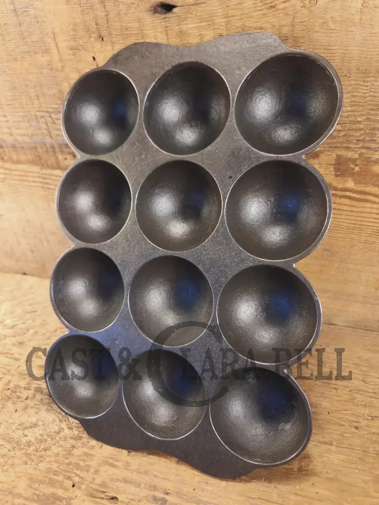Great gift and tough to find! 1930’s Fully Marked Wagner ’golf ball’ brownie pan. Closed frame ’F’ style gem pan