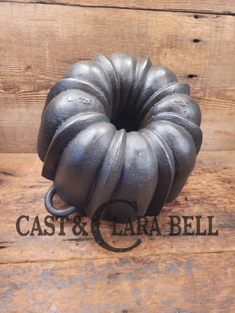 Great Gift For The Baker! Early 1900S Large German Bundt Style Pan. Bakeware