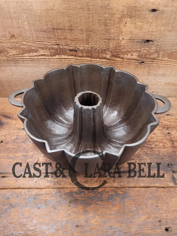 Great Gift For The Baker! Early 1900S Large German Bundt Style Pan. Bakeware