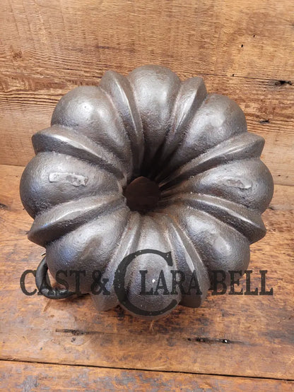 Great Gift For The Baker! Early 1900S Large German Bundt Style Pan. Bakeware