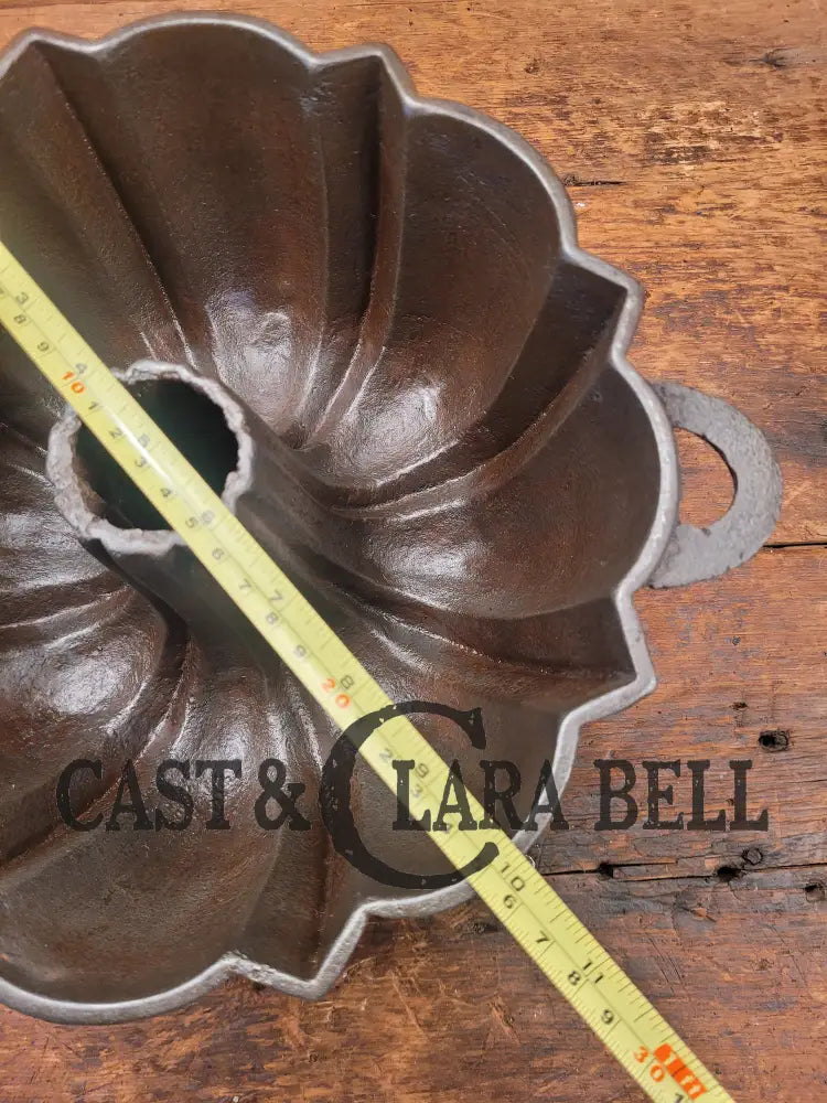 Great Gift For The Baker! Early 1900S Large German Bundt Style Pan. Bakeware