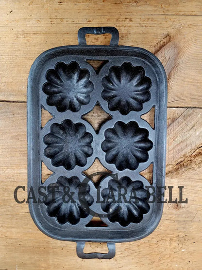 Great Gift For The Baker! Lodge #19 Open Frame Cast Iron Turks Head Gem Pan.