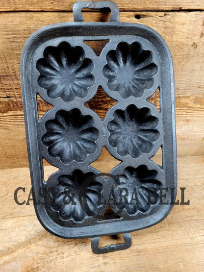 Great Gift For The Baker! Lodge #19 Open Frame Cast Iron Turks Head Gem Pan.