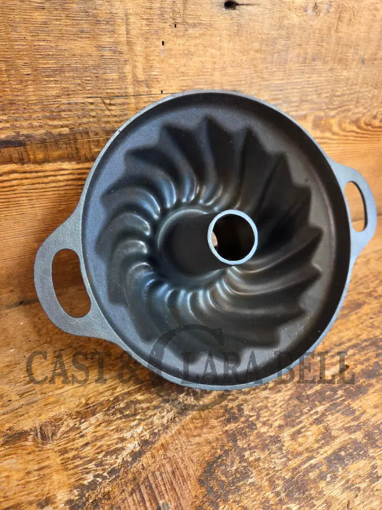 Great gift for the baker! Swirl style 7 Cup Bundt pan made by Buzuluk Foundry - Bakeware