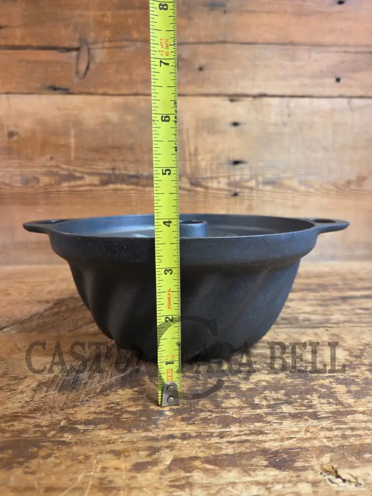 Great gift for the baker! Swirl style 7 Cup Bundt pan made by Buzuluk Foundry - Bakeware