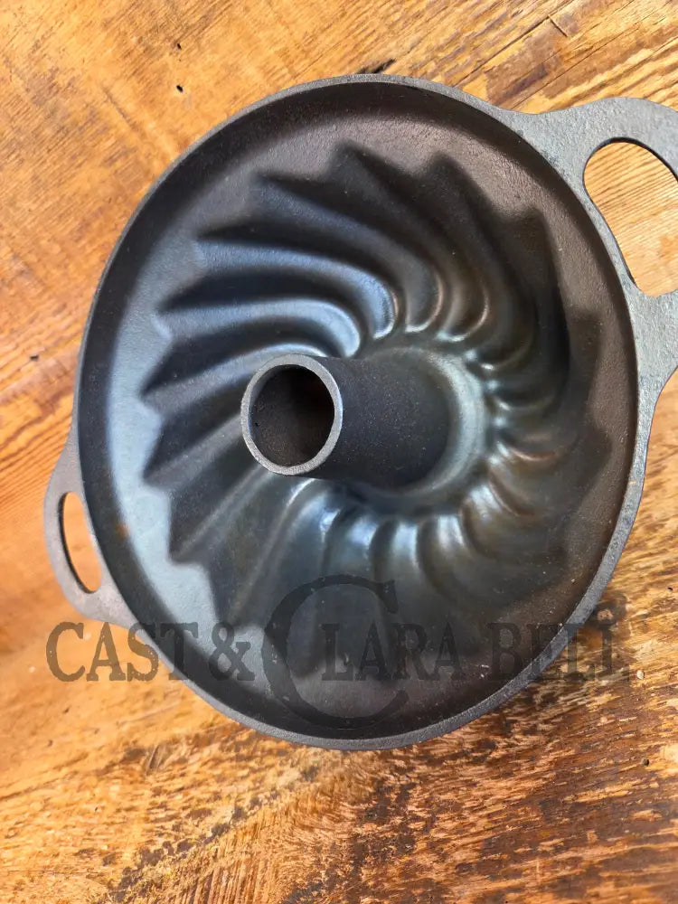 Great gift for the baker! Swirl style 7 Cup Bundt pan made by Buzuluk Foundry - Bakeware