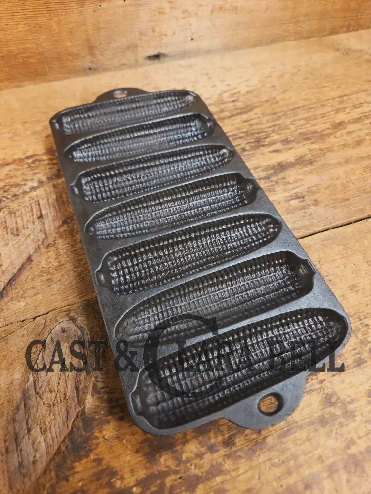 GREAT gift idea! 1930’s Wagner Krusty Korn Kob Junior Stick Pan #1319 C. Makes wonderful bread sticks & cornbread!