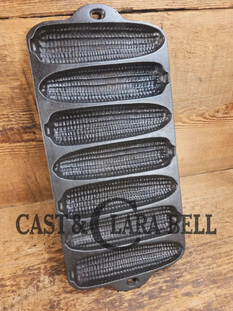 GREAT gift idea! 1930’s Wagner Krusty Korn Kob Junior Stick Pan #1319 C. Makes wonderful bread sticks & cornbread!