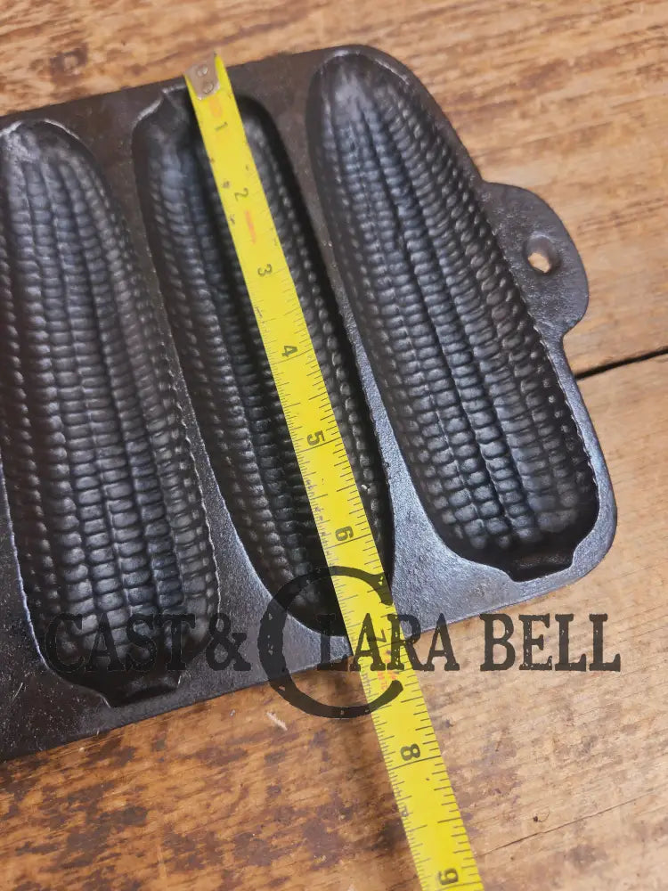 GREAT gift idea! 1930’s Wagner Krusty Korn Kob Junior Stick Pan #1319 w/ Triangle Mark. Makes wonderful bread sticks &