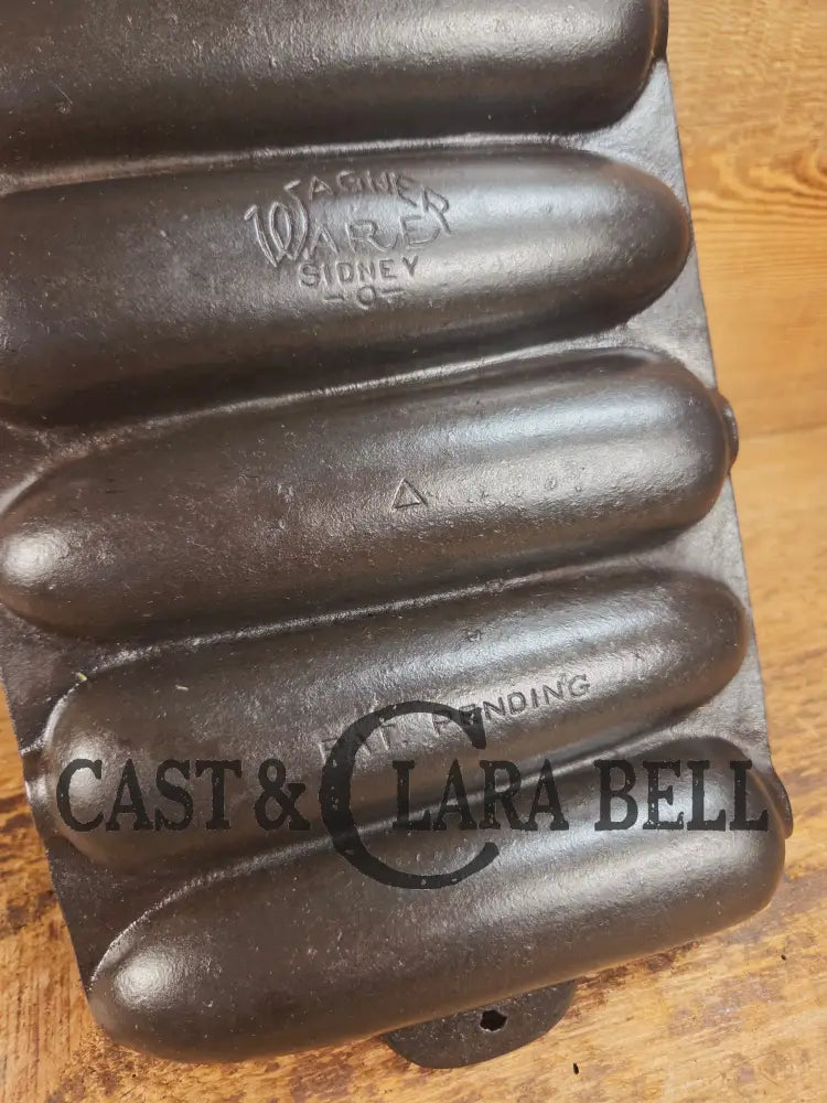 GREAT gift idea! 1930’s Wagner Krusty Korn Kob Junior Stick Pan #1319 w/ Triangle Mark. Makes wonderful bread sticks &