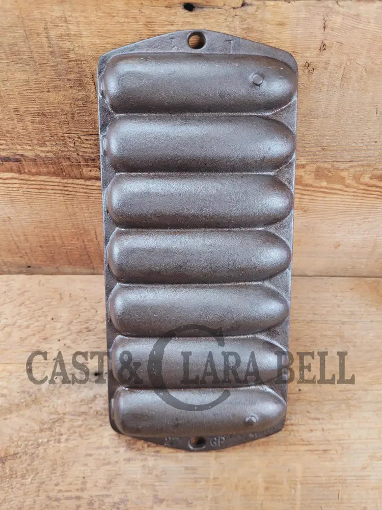 Great Gift Idea! Mid 1900’S Lodge Cornstick ’Corn Pone’ Gem Pan. Makes Wonderful Bread Sticks