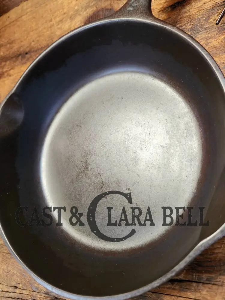 Great Gift Idea! Wagner #5 Cast Iron Skillet 1055 B. Sits Flat!