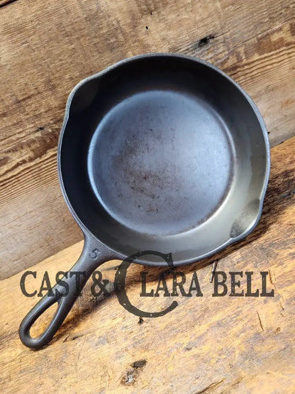 Great Gift Idea! Wagner #5 Cast Iron Skillet 1055 B. Sits Flat!