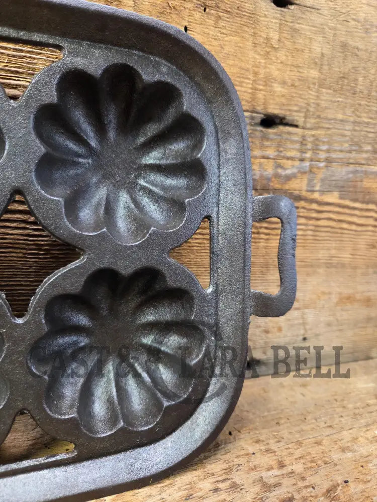 Great gift! Pre 1900’s Unmarked Antique Gate-Marked #10 Turks Head Pan 6 Cup