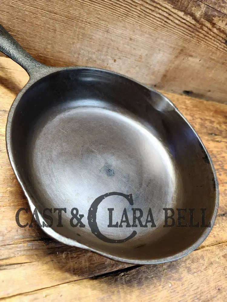 Great Gift! Unmarked Wagner #5 E Cast Iron Skillet 8 Inches Saute Pan!