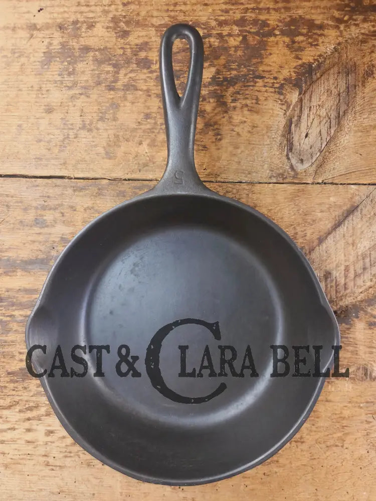 Great Saute pan! 1930’s Wagner #5 Skillet with Stylized Logo 1055 E. Awesome everyday skillet Skillet