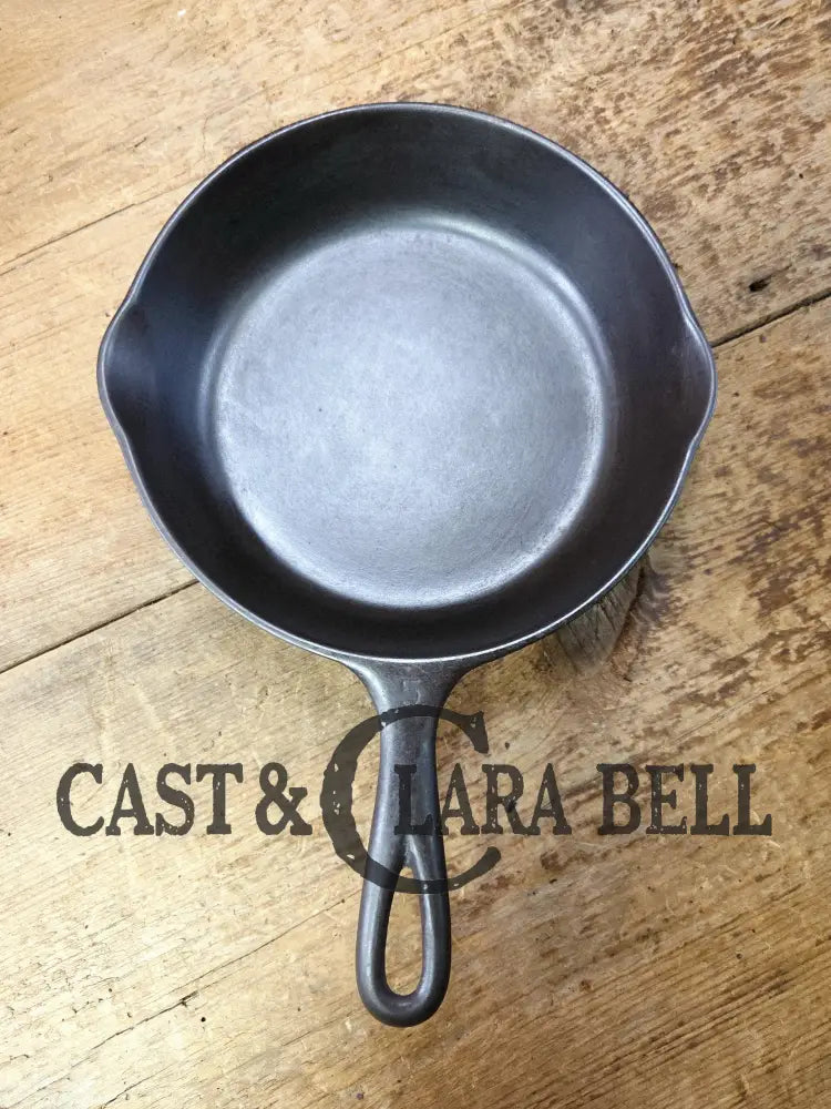Great Saute pan! 1930’s Wagner #5 Skillet with Stylized Logo 1055 H. Awesome everyday skillet!