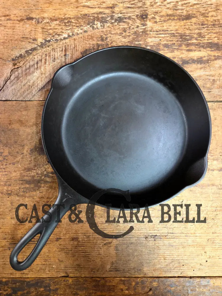 Griswold #7 Skillet with Large Block Logo and Smooth Bottom 701 B Skillet